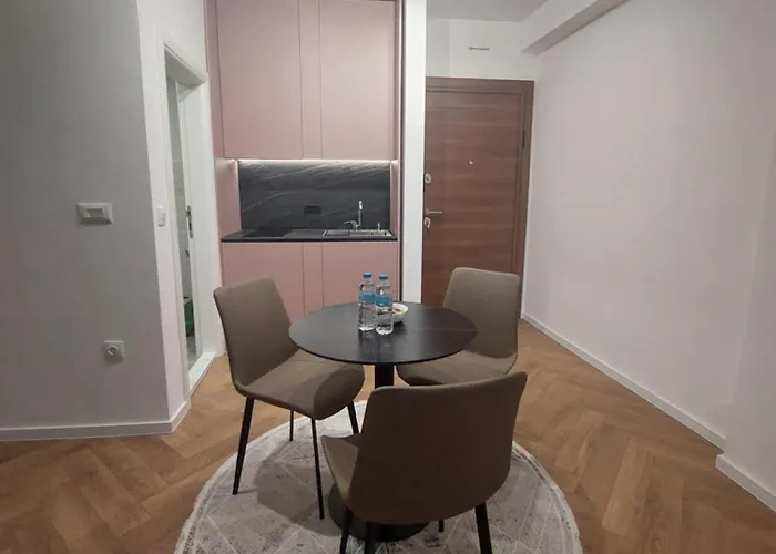 Executive By Modern Living Apartment *