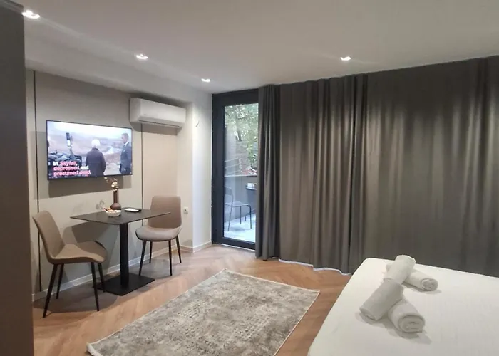 Executive By Modern Living Apartment