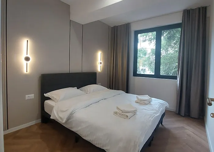 Executive By Modern Living Apartment *